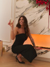 Вечернее силуэтное платье с перьями