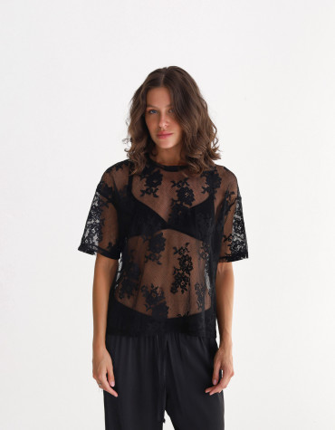 Чорна футболка з гепюру Lace Whisper