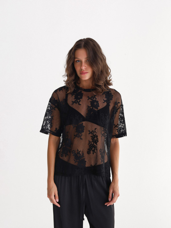 Чорна футболка з гепюру Lace Whisper
