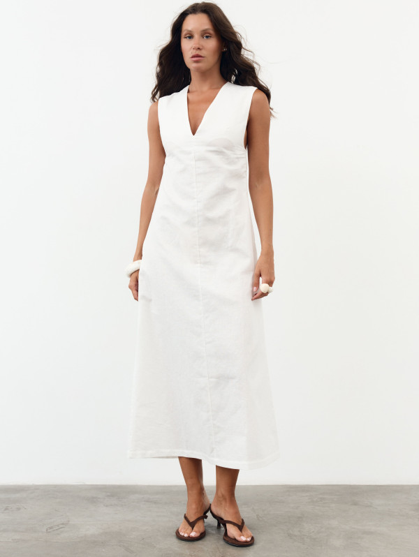 Белое льняное платье меди с вырезом Linen Muse Dress 434 Белое льняное платье меди с вырезом Linen Muse Dress 434