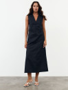Черное льняное платье миди с вырезом Linen Muse Dress 434 Черное льняное платье миди с вырезом Linen Muse Dress 434