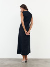 Черное льняное платье миди с вырезом Linen Muse Dress 434 Черное льняное платье миди с вырезом Linen Muse Dress 434