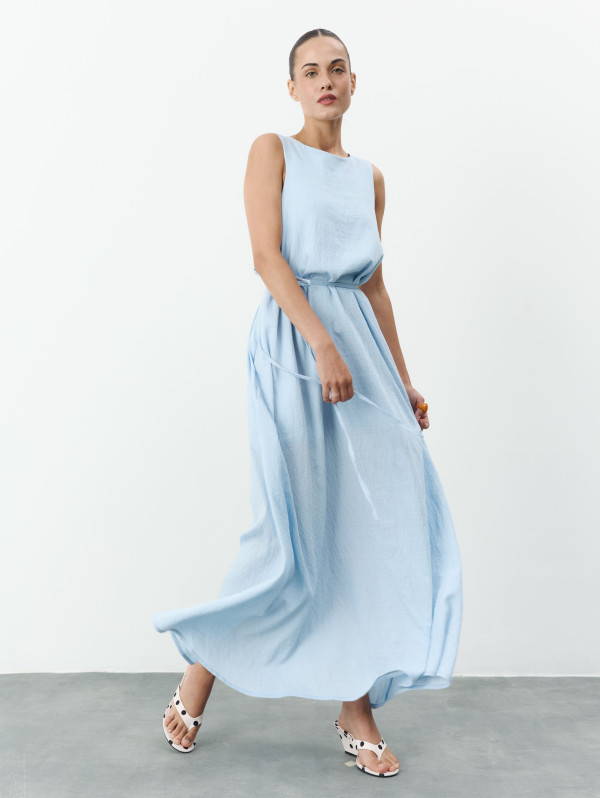 Голубое льняное платье макси свободного кроя Linen Flow Dress 450 Голубое льняное платье макси свободного кроя Linen Flow Dress 450