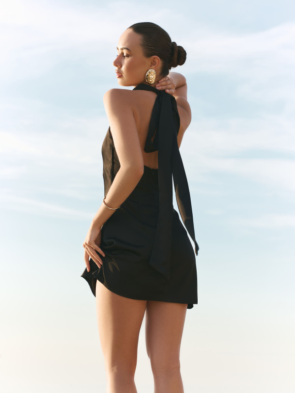 Черное сатиновое платье мини с открытой спиной Liora Dress 437