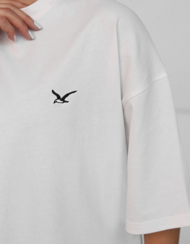 Жіноча футболка "oversize" з котону в білому кольорі