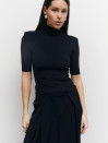 Чорна стрейчева футболка з плечиками 407 Sculpt Shoulder