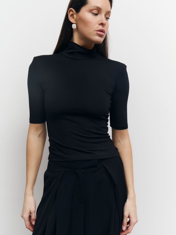 Чорна стрейчева футболка з плечиками 407 Sculpt Shoulder