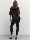 Футболка з гіпюром 406 Silk Layer в шоколадному кольорі