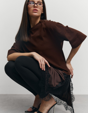 Футболка з гіпюром 406 Silk Layer в шоколадному кольорі
