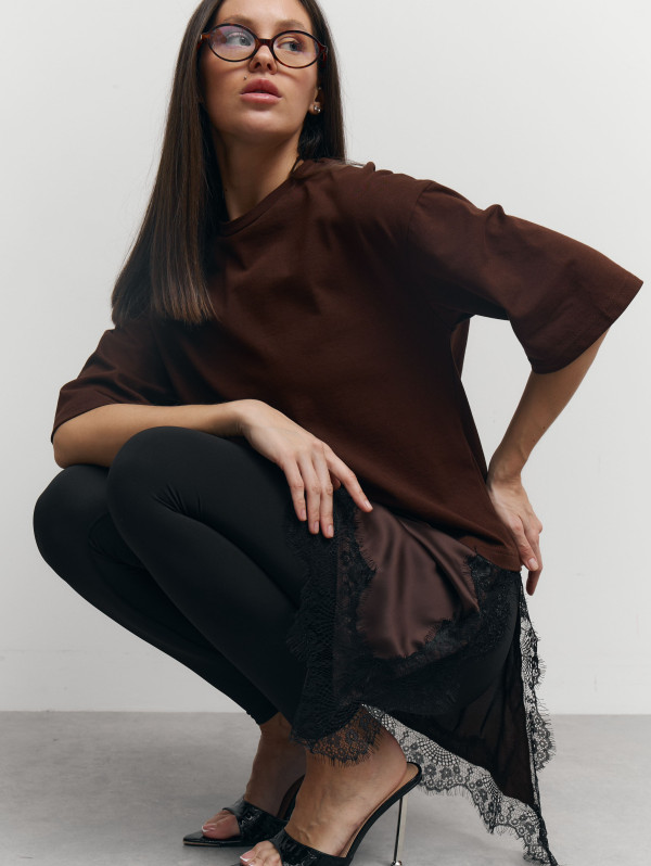 Футболка з гіпюром 406 Silk Layer в шоколадному кольорі