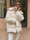 Объемный пуховик Puff Dream 382 в молочном цвете. Объемный пуховик Puff Dream 382 в молочном цвете.