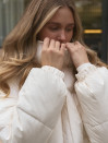 Объемный пуховик Puff Dream 382 в молочном цвете. Объемный пуховик Puff Dream 382 в молочном цвете.
