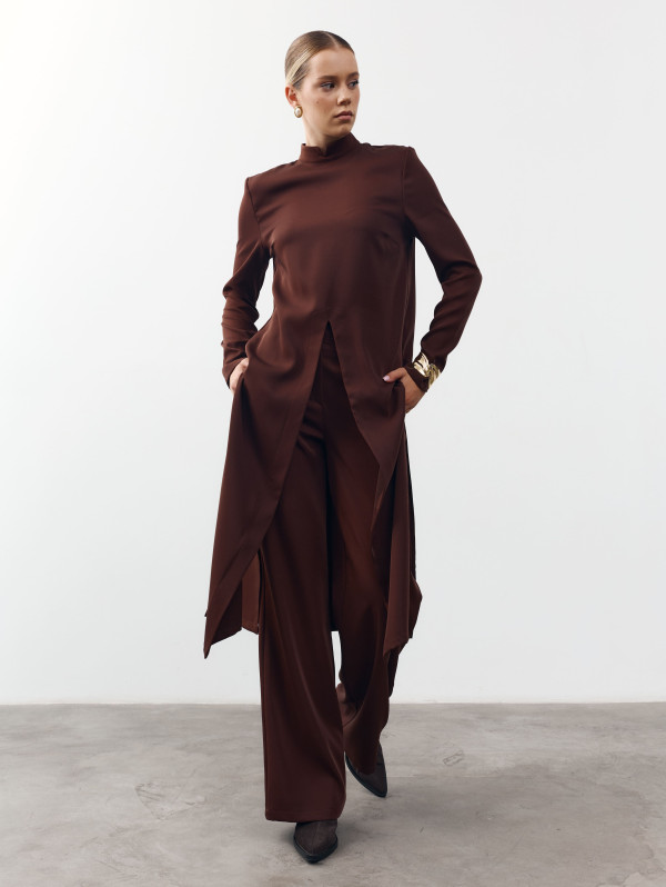 Женский костюм с брюками и туникой Noir Line Suit 464 в шоколадном цвете. Женский костюм с брюками и туникой Noir Line Suit 464 в шоколадном цвете.